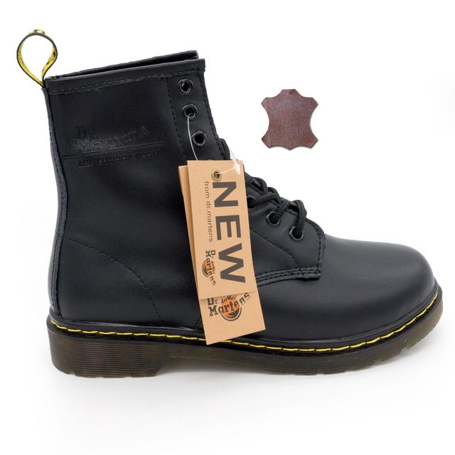 Black women's boots at Dr. Martens, natural smooth leather - Top quality!