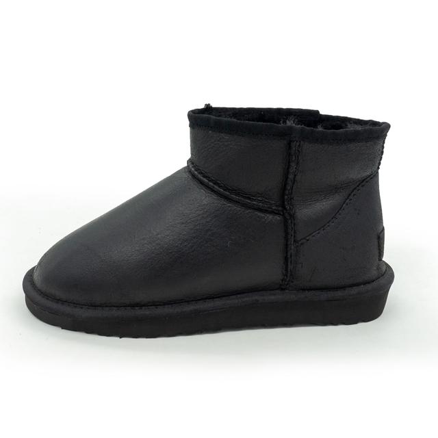 Low winter women's Uggs black sheepskin