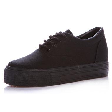 RenBen 3616-2 women's black sneakers with a thick sole