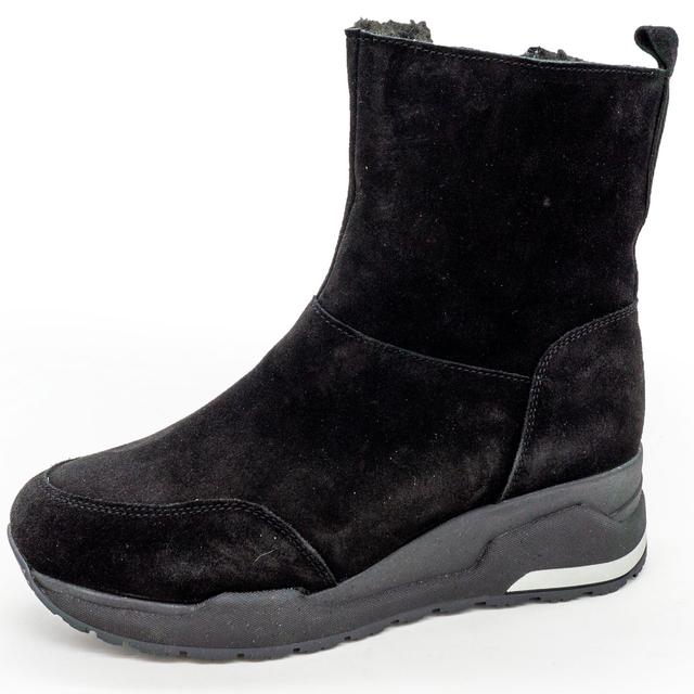 Women's winter black boots with fur