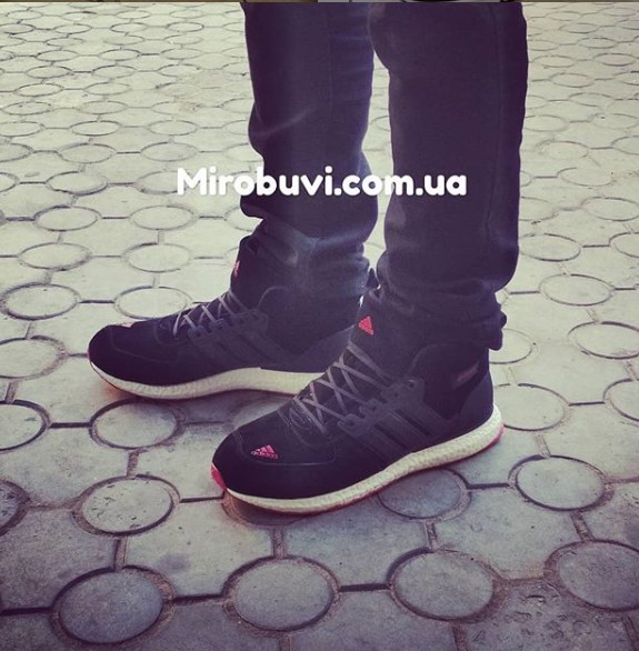 фото - Зимние кроссовки Adidas Ultra Boost черные с красным Топ качество на ноге.